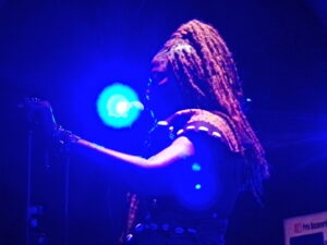 Article : Pontivy, première date bretonne pour Queen Rima grâce à Mondoblog et RFI